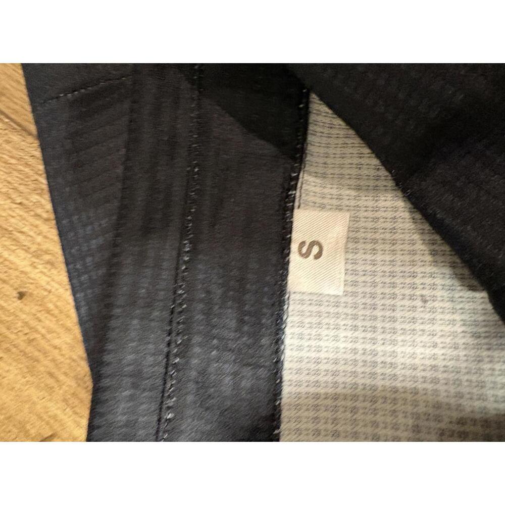 Men's Black Short Sleeve Casual Button-Up Shirt with Cross and Flag Print Small - Picture 4 of 6